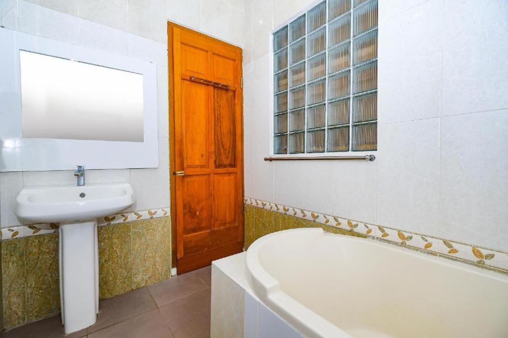 Guest House Gethsemane Salatiga Dış mekan fotoğraf